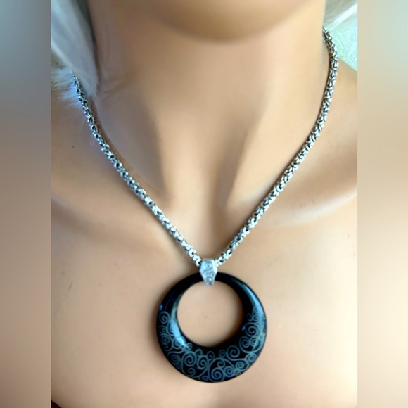 Brighton Round Lava Lounge Lucite Black Silver Scroll Design Pendant Necklace. - Picture 6 of 10